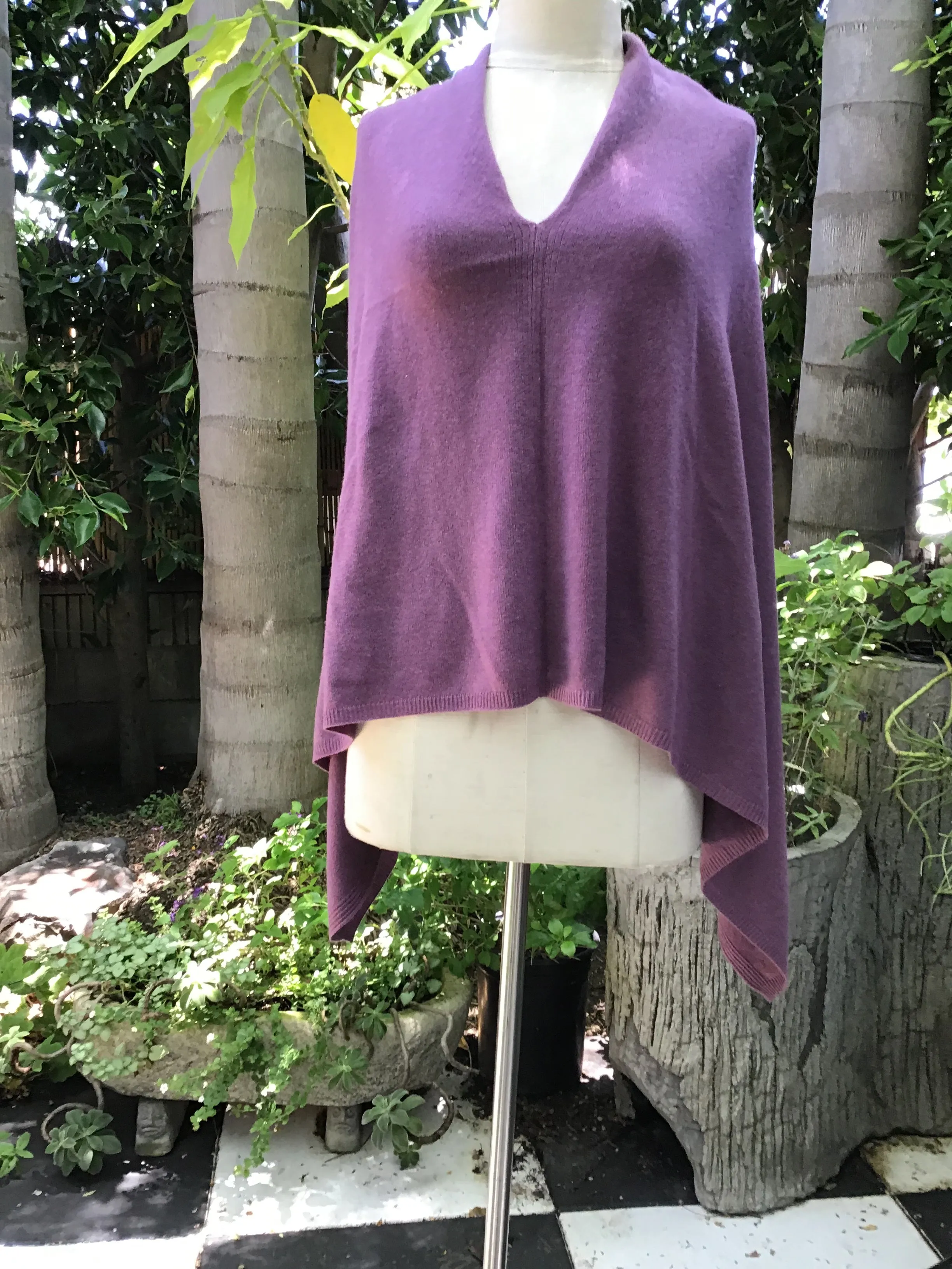 100% Cashmere Poncho / Iris Color