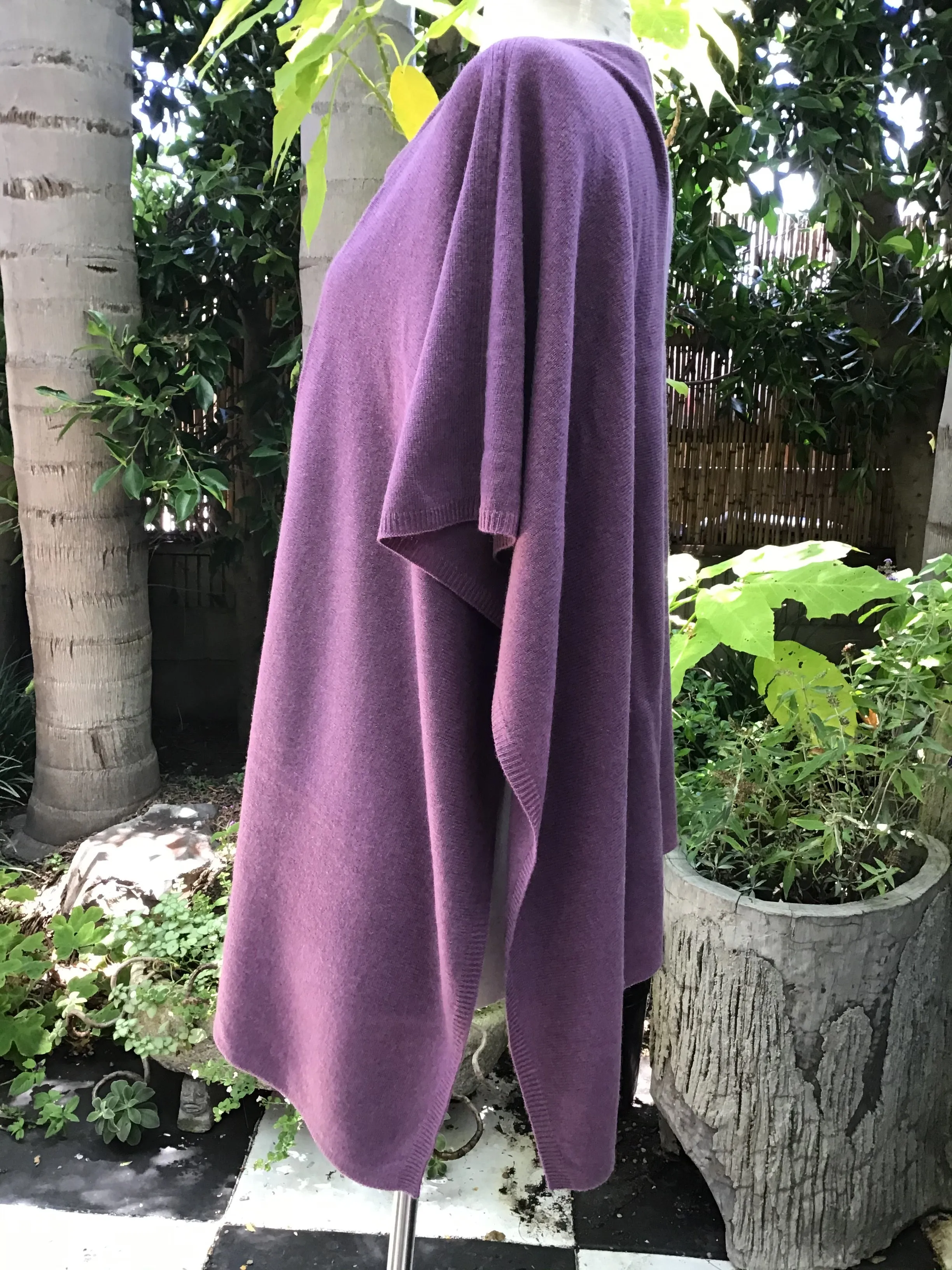 100% Cashmere Poncho / Iris Color
