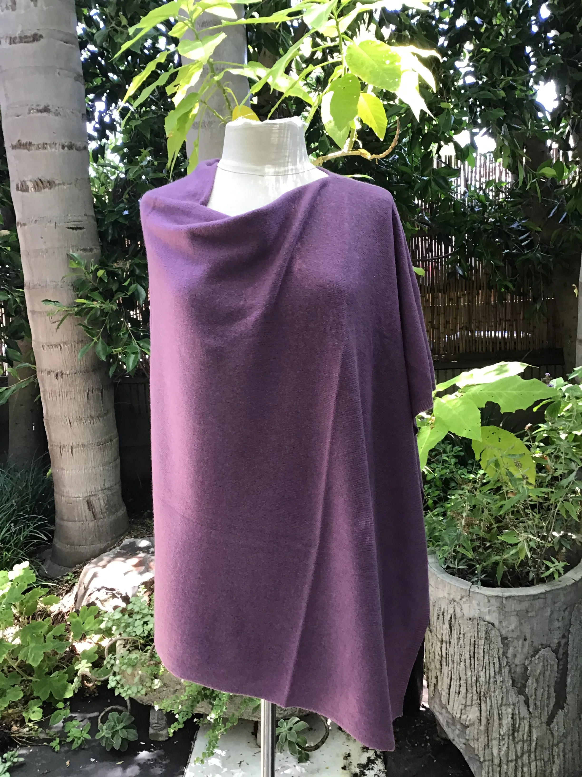 100% Cashmere Poncho / Iris Color