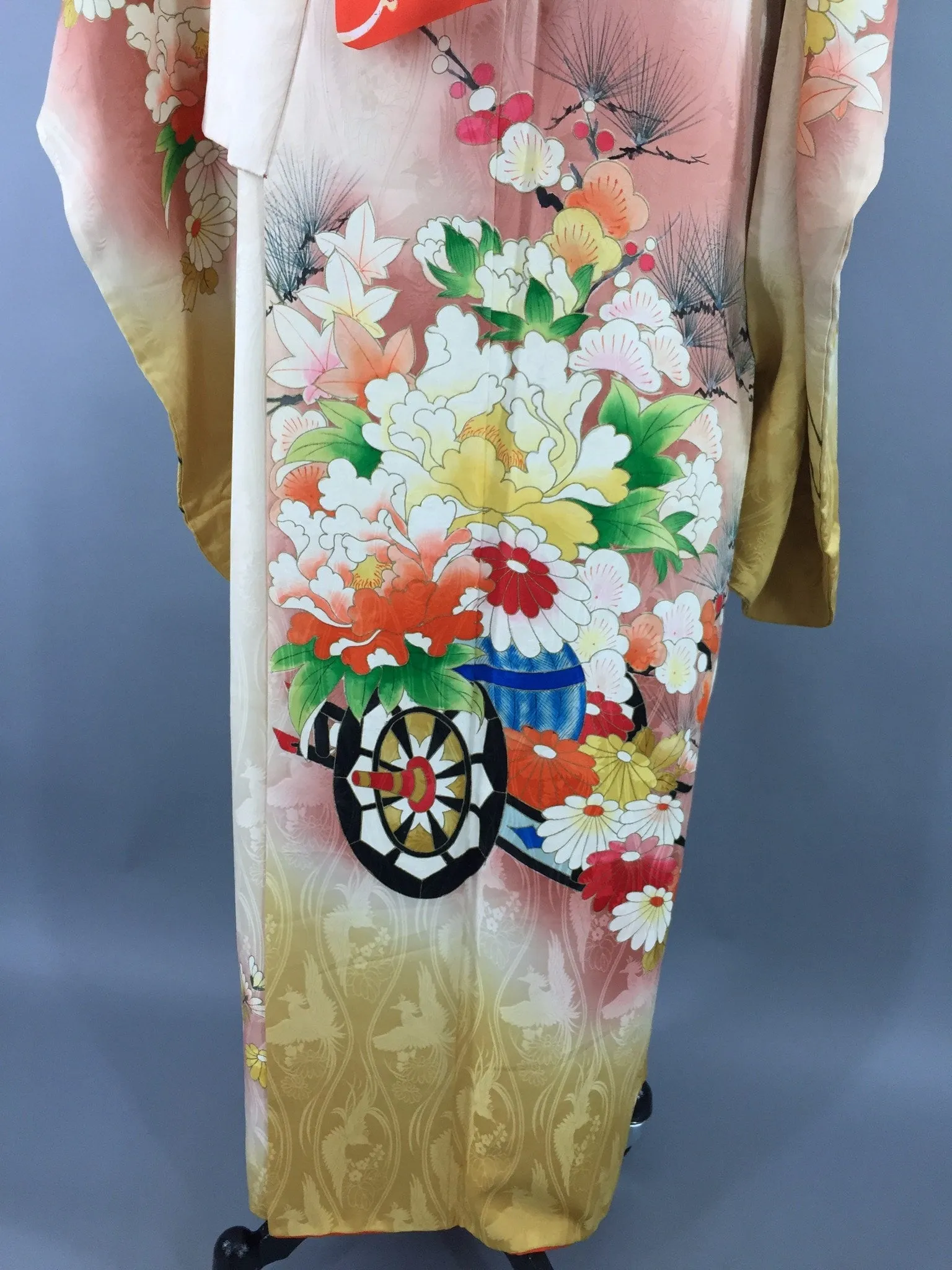 1960s Vintage Silk Kimono Robe Furisode in Ivory and Gold Ombre Floral
