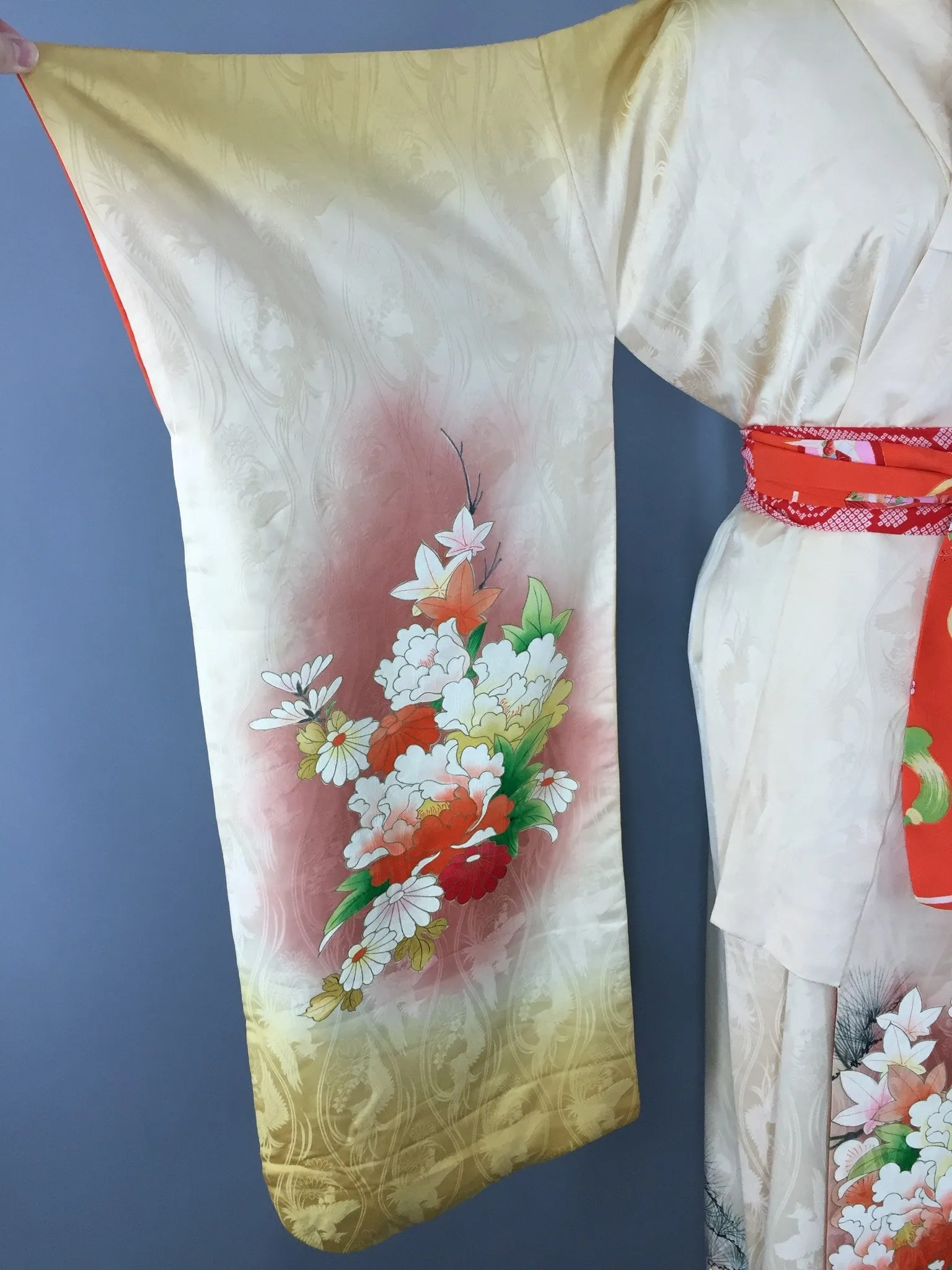 1960s Vintage Silk Kimono Robe Furisode in Ivory and Gold Ombre Floral
