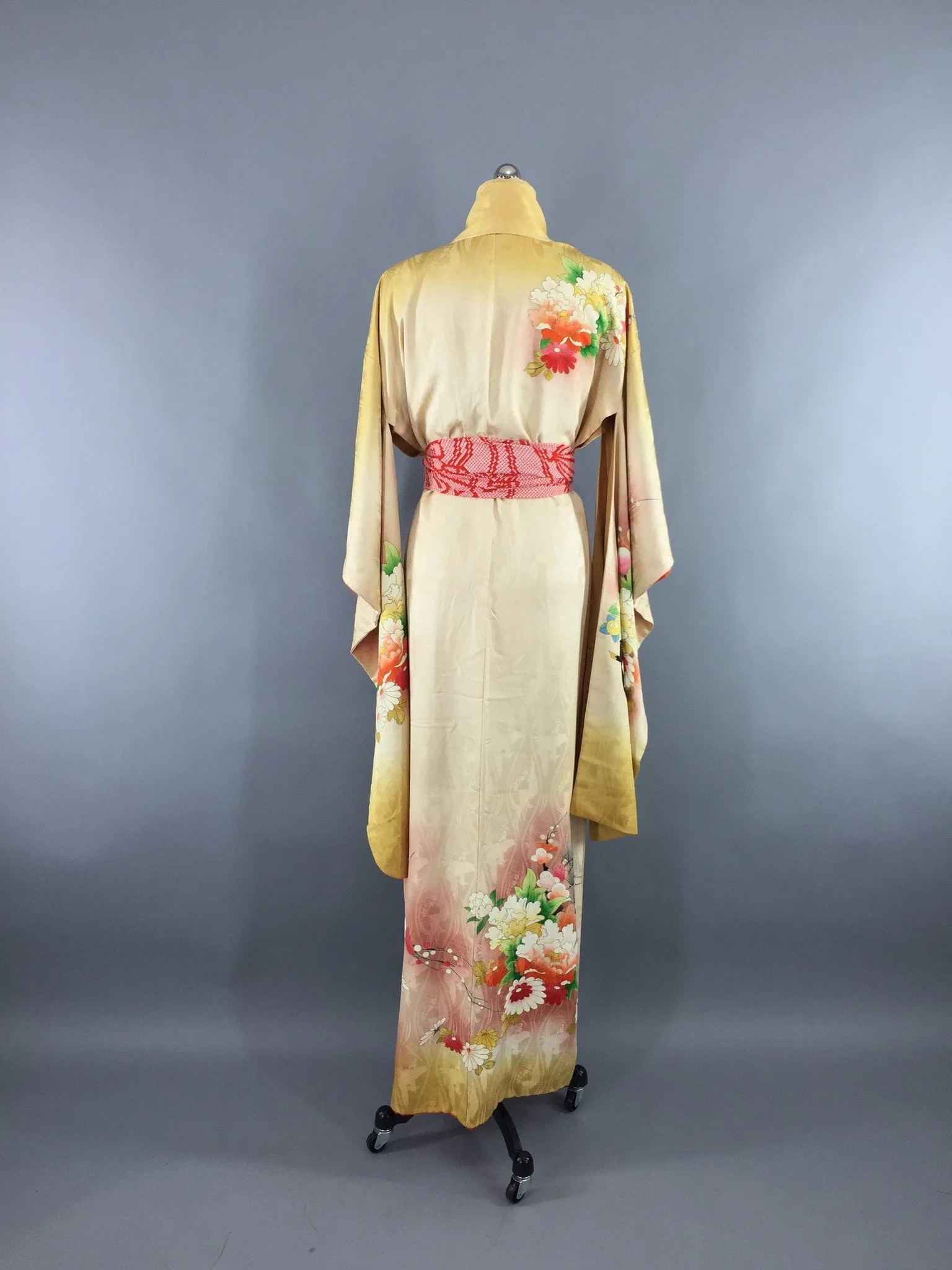 1960s Vintage Silk Kimono Robe Furisode in Ivory and Gold Ombre Floral