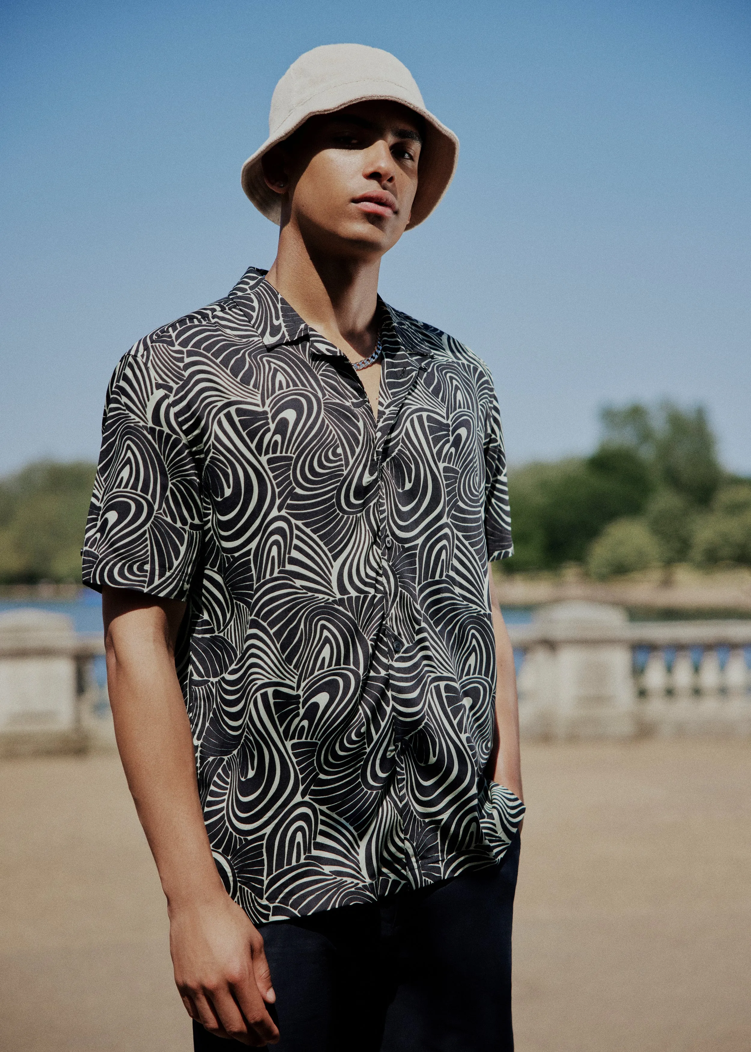 B by Ben Sherman Psychedelic Swirl Print - Mint