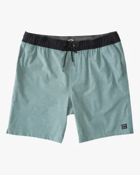 Billabong | Crossfire Elastic Waist Submersible Shorts 18" | Men's