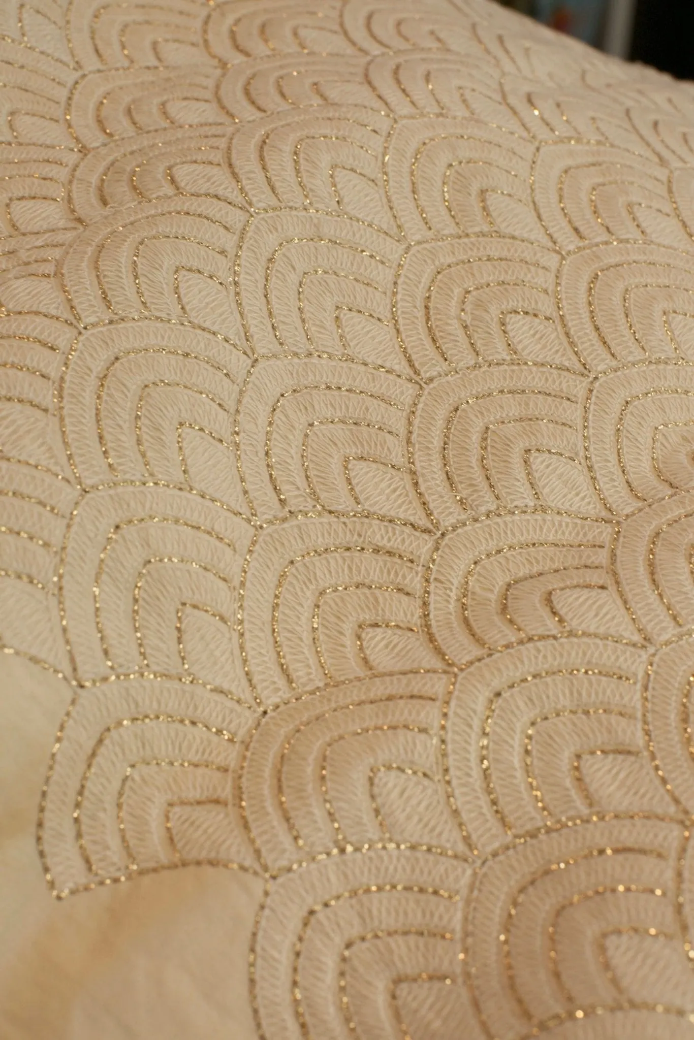 CREAM EMBROIDERED SILK B32-16