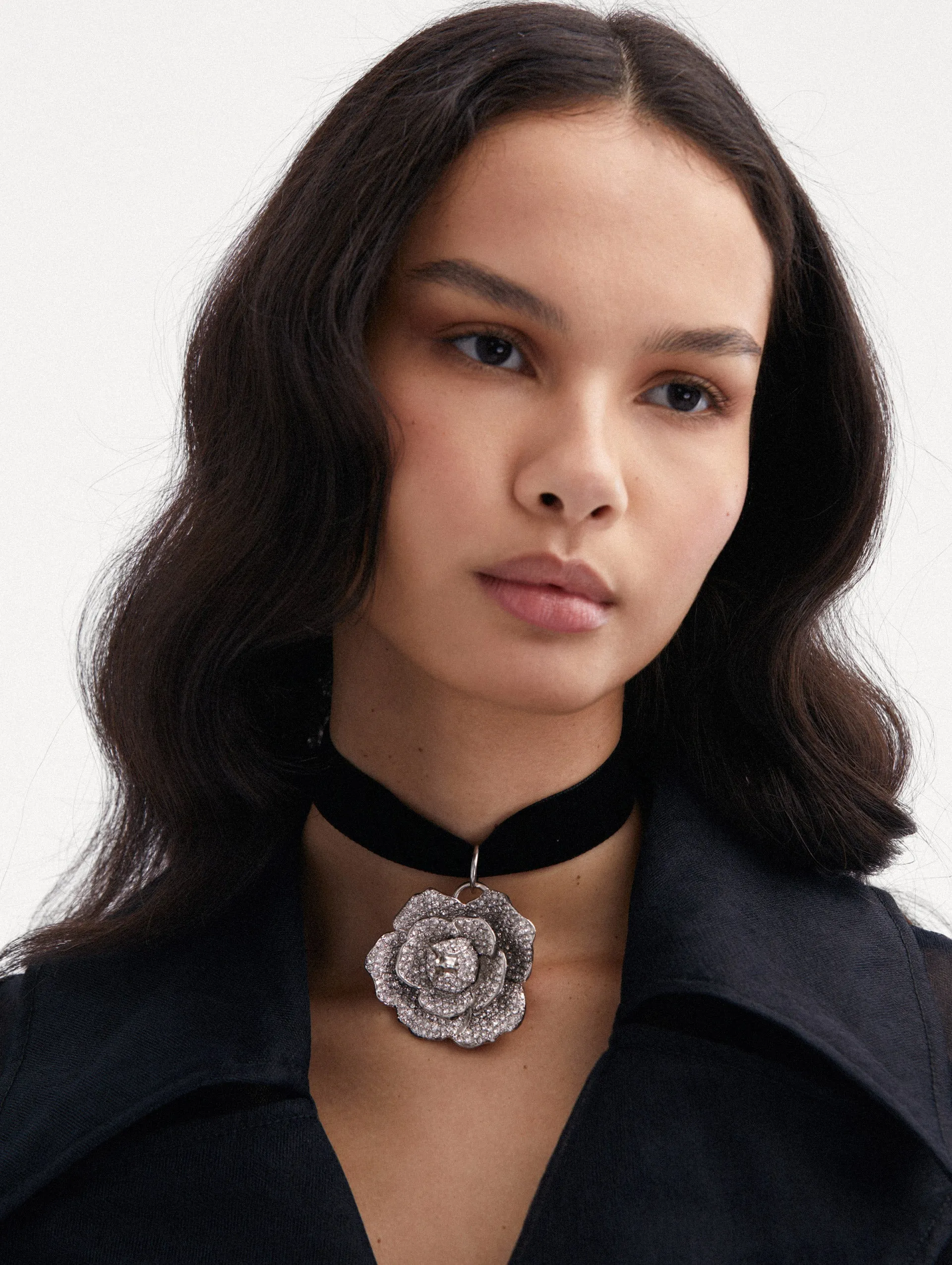 Gardenia Pendant Velvet Necklace